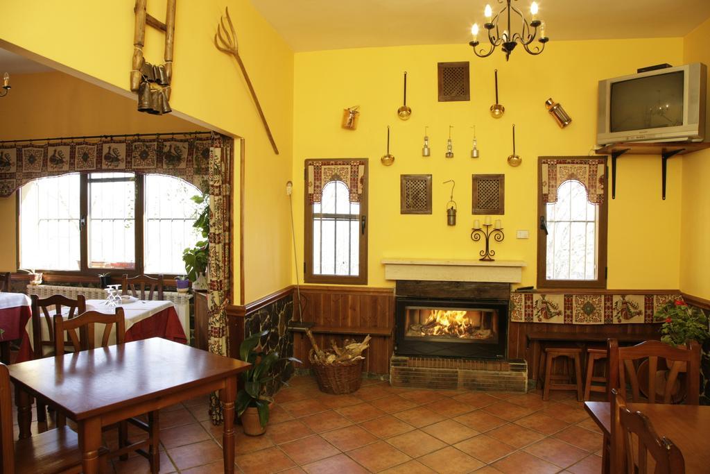 Hostal Restaurante Alto Rey Arroyo de las Fraguas エクステリア 写真