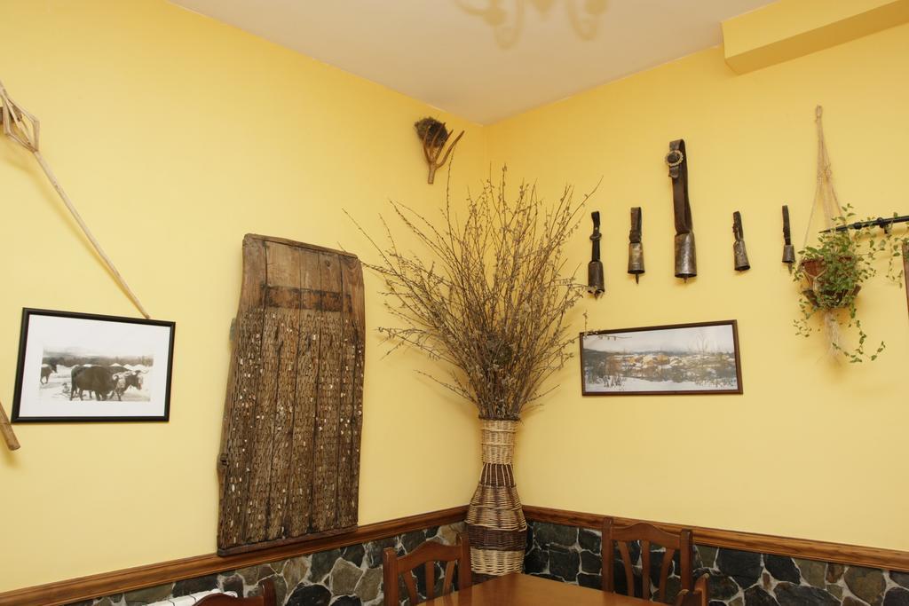 Hostal Restaurante Alto Rey Arroyo de las Fraguas エクステリア 写真