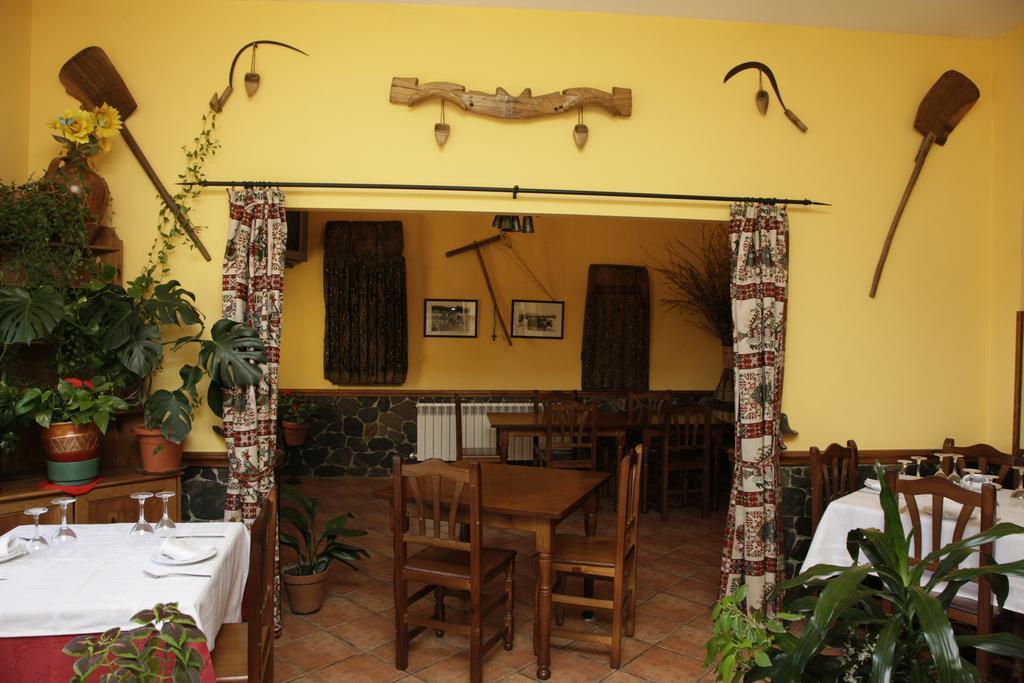 Hostal Restaurante Alto Rey Arroyo de las Fraguas エクステリア 写真