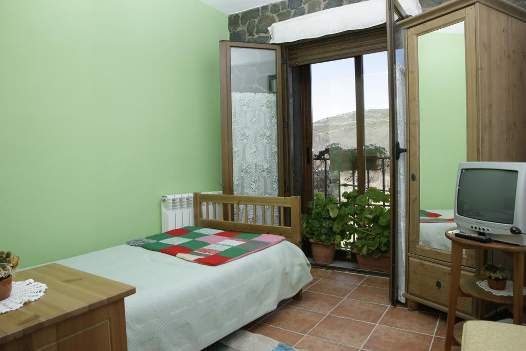 Hostal Restaurante Alto Rey Arroyo de las Fraguas エクステリア 写真