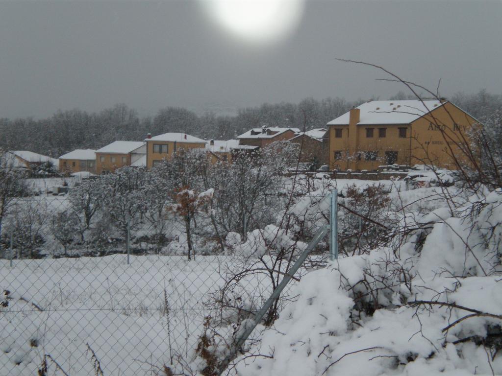 Hostal Restaurante Alto Rey Arroyo de las Fraguas エクステリア 写真